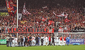 2010: Gekommen um zu bleiben. Der SCF ist zurück in der Bundesliga und feiert den Klassenerhalt. (Foto: Michael Heuberger)