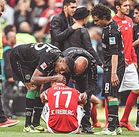 2015: Am Boden. Die Niederlage am letzten Spieltag in Hannover besiegelt den bitteren Abstieg. (Foto: Carmen Jaspersen)